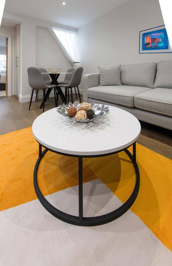 Aparthotel Ealing Residency Londra Esterno foto