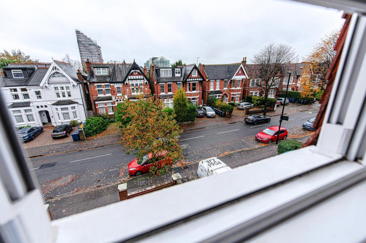 Aparthotel Ealing Residency Londra Esterno foto