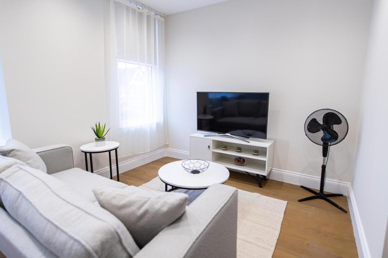 Aparthotel Ealing Residency Londra Esterno foto