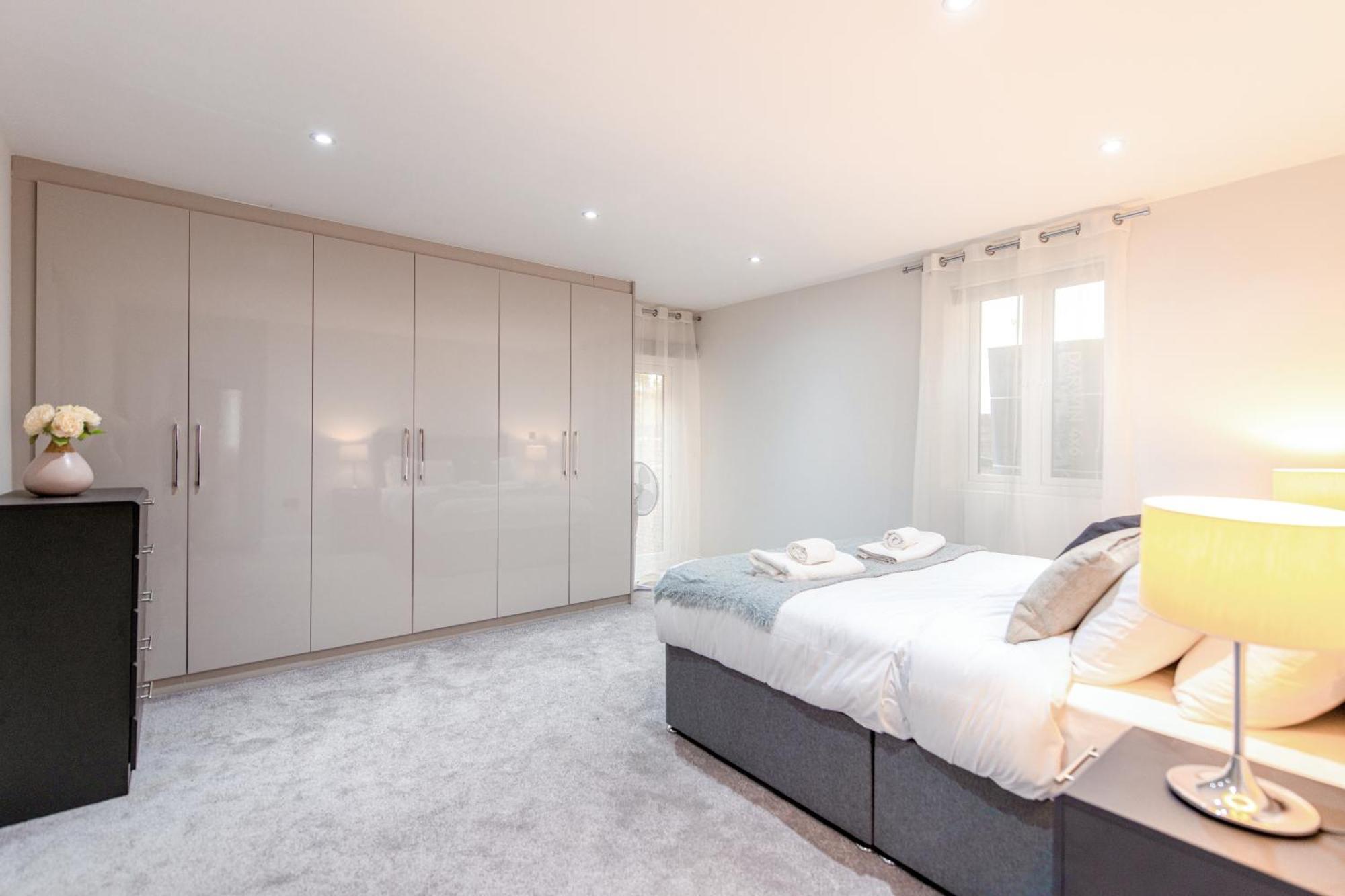Aparthotel Ealing Residency Londra Esterno foto