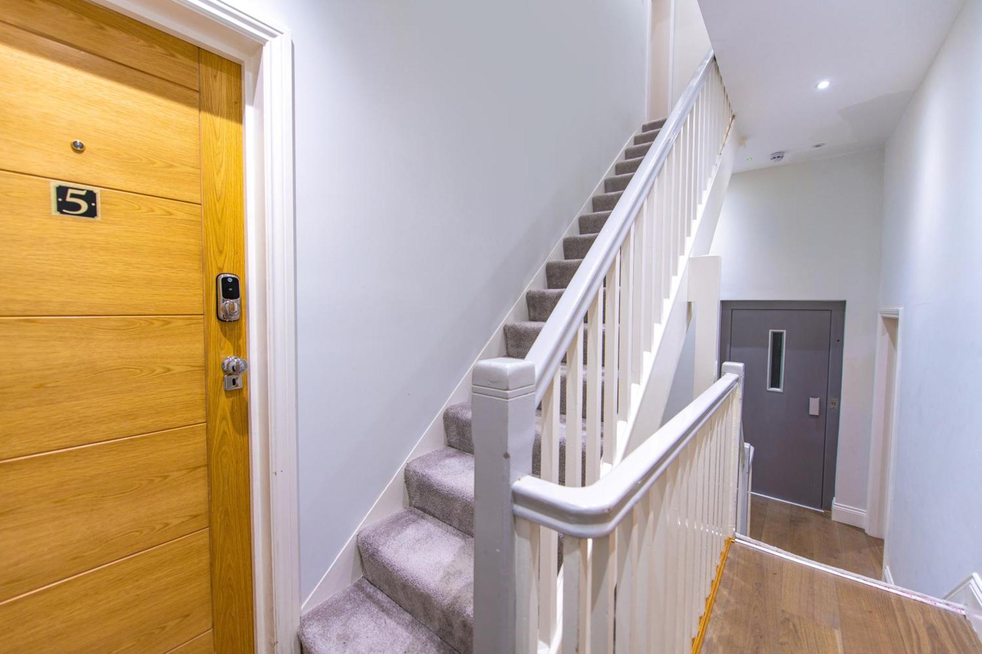 Aparthotel Ealing Residency Londra Esterno foto